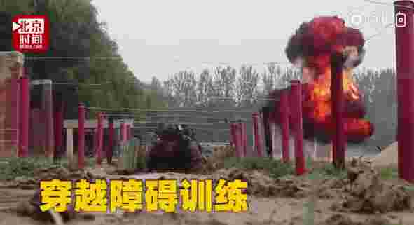 最帅“成人礼”!父母不雅旁观武警特战最终考核感动落泪